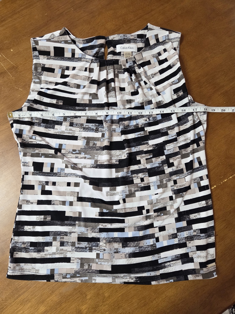 Calvin Klein Women’s Black and White Abstract Print Blouse Medium